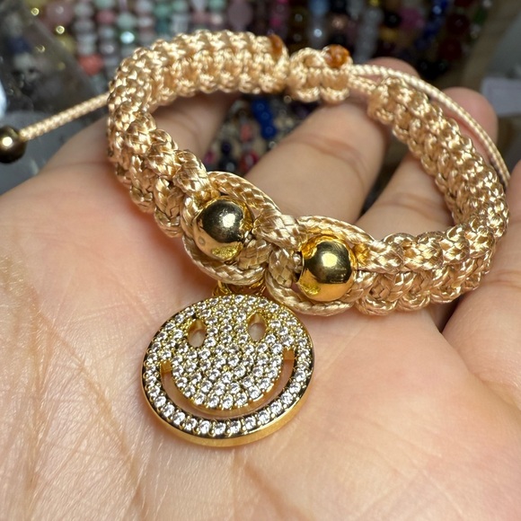 โจ Golden Smiles Macrame Bracelet โจ - Picture 3 of 3